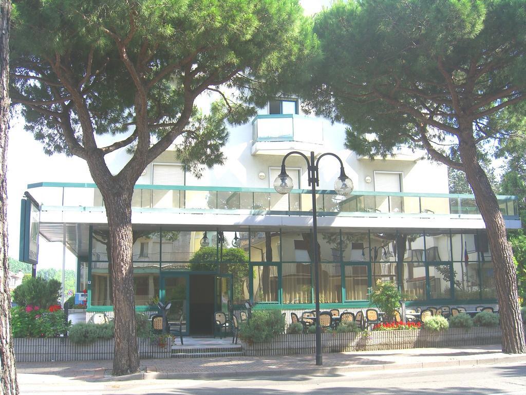 New Tiffany's Park Hotel